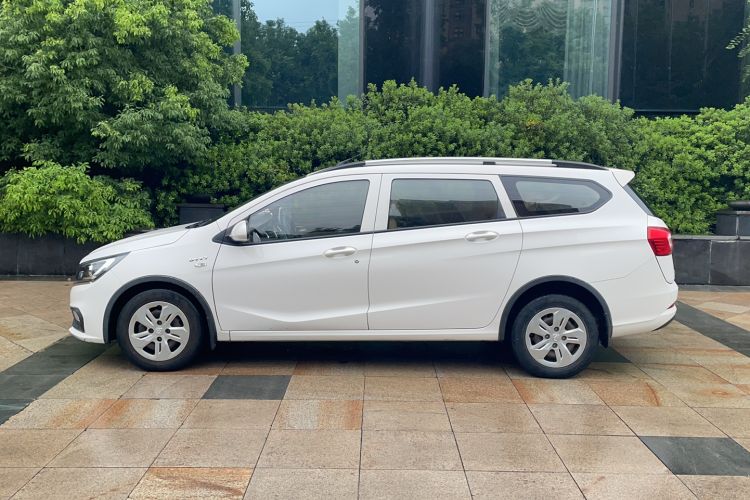 Used Baojun 310W 2017 1.5L Manual Comfort Version China VI Emission Standard Exterior 5