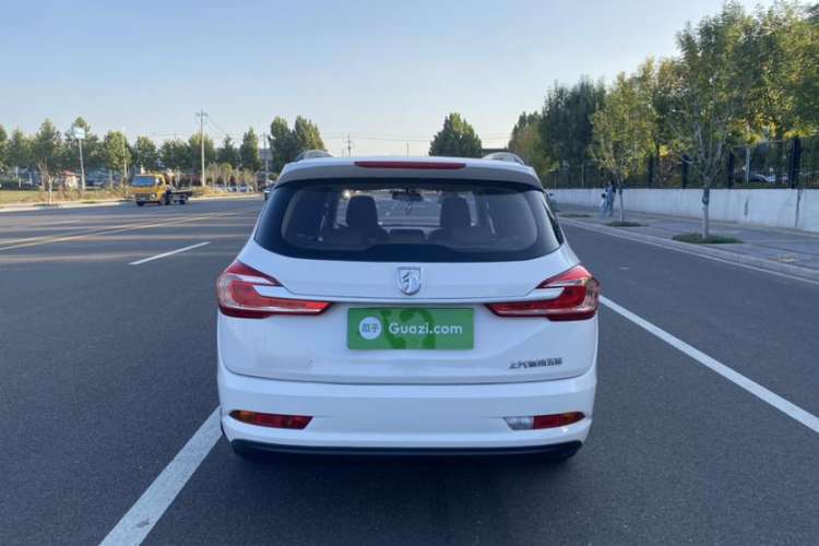 Used Baojun 310W 2017 1.5L Manual Comfort Version China VI Emission Standard Exterior 6