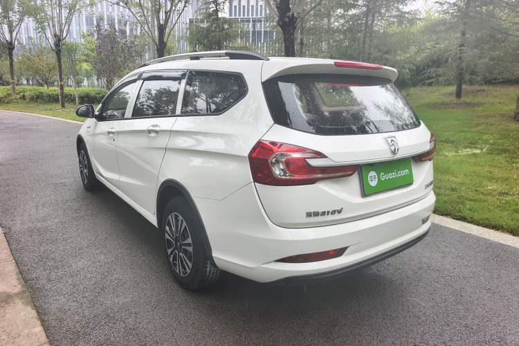 Used Baojun 310W 2017 1.5L Manual Comfort Version China VI Emission Standard Exterior 6