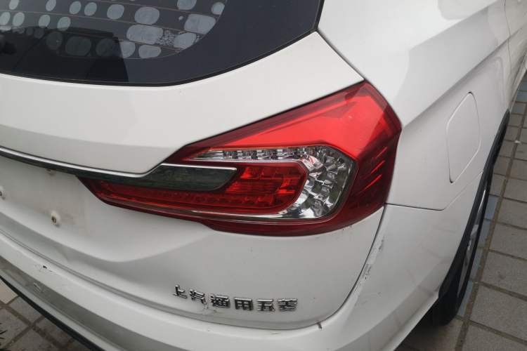 Used Baojun 310W 2017 1.5L Manual Fashion Model China V Exterior 6