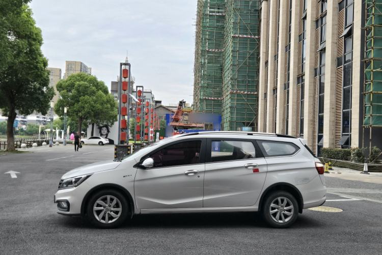 Used Baojun 310W 2017 1.5L Manual Fashion Model China V Exterior 6