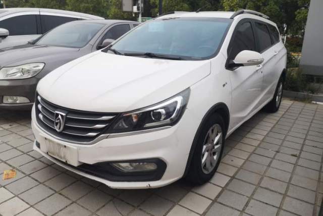 Used Baojun 310W 2017 1.5L Manual Fashion Model China V