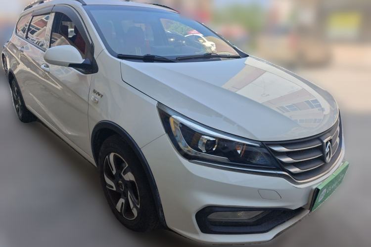 Used Baojun 310W 2017 1.5L Manual Comfort Version China VI Emission Standard Front Right 45 Deg