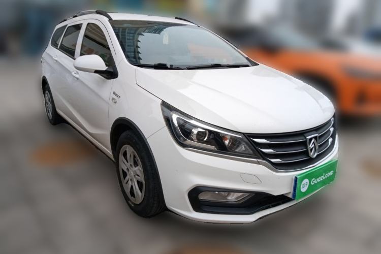 Used Baojun 310W 2017 1.5L Manual Comfort Version China VI Emission Standard Front Right 45 Deg