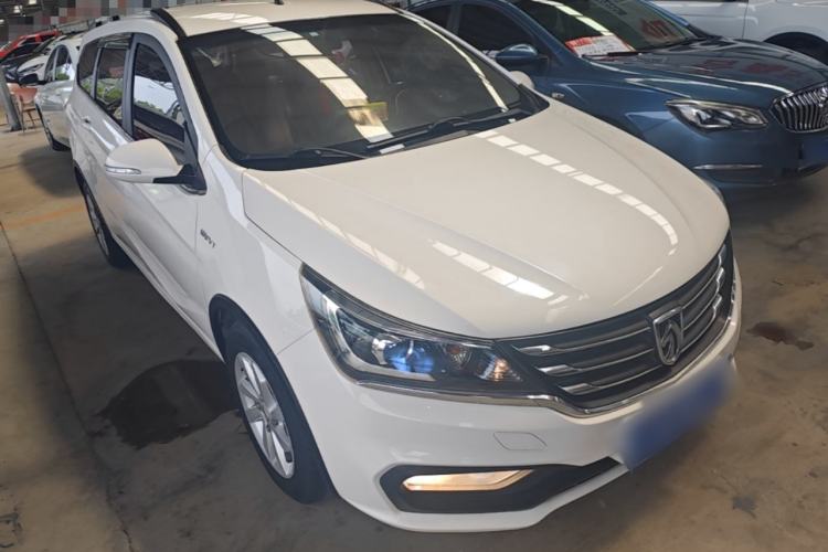 Used Baojun 310W 2017 1.5L Manual Fashion Model China V Front Right 45 Deg