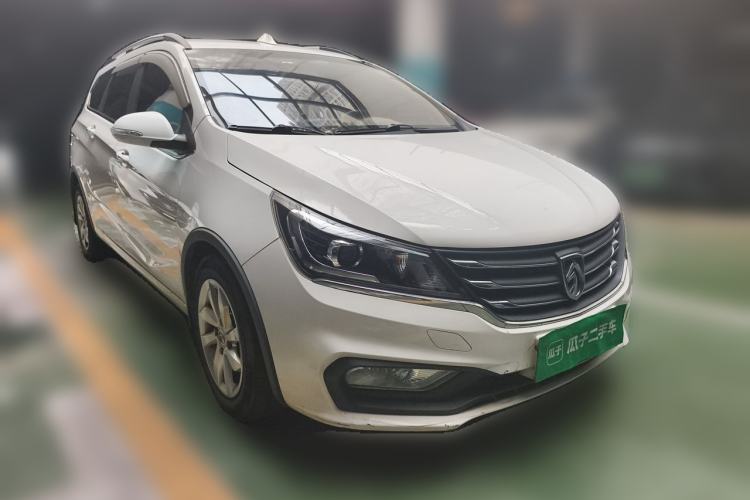 Used Baojun 310W 2017 1.5L Manual Fashion Model China V Front Right 45 Deg