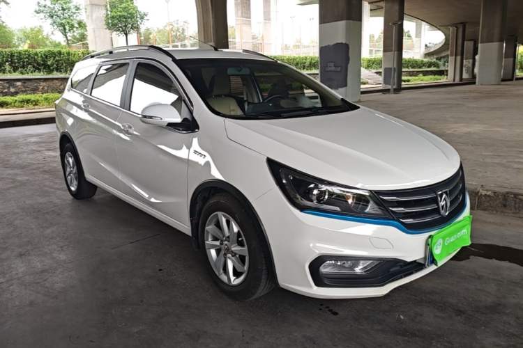 Used Baojun 310W 2017 1.5L Manual Fashion Model China V Front Right 45 Deg
