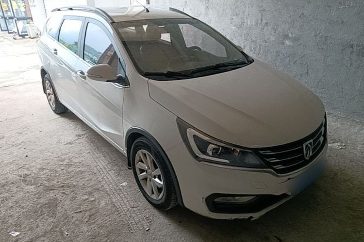 Used Baojun 310W 2017 1.5L Manual Fashion Model China V Front Right 45 Deg