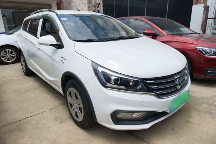 Used Baojun 310W 2017 1.5L Manual Comfort Version China VI Emission Standard Front Right 45 Deg