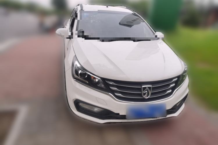 Used Baojun 310W 2017 1.5L Manual Fashion Model China V Front Right 45 Deg
