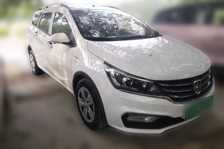 Used Baojun 310W 2017 1.5L Manual Comfort Version China VI Emission Standard Front Right 45 Deg