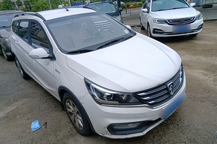Used Baojun 310W 2017 1.5L Manual Fashion Model China V Front Right 45 Deg