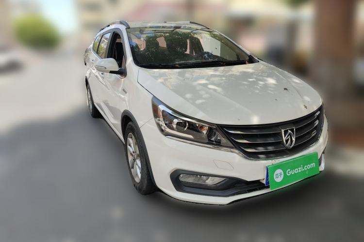 Used Baojun 310W 2017 1.5L Manual Fashion Edition China VI Front Right 45 Deg