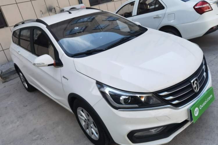 Used Baojun 310W 2017 1.5L Manual Fashion Model China V Front Right 45 Deg