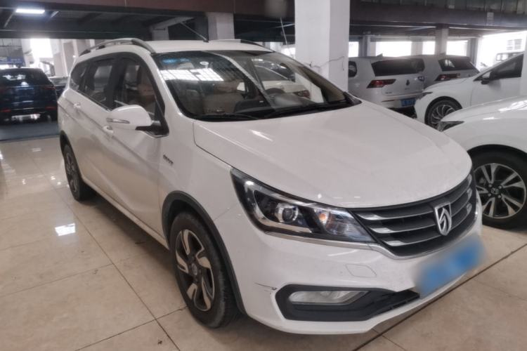 Used Baojun 310W 2017 1.5L Manual Fashion Edition China VI Front Right 45 Deg