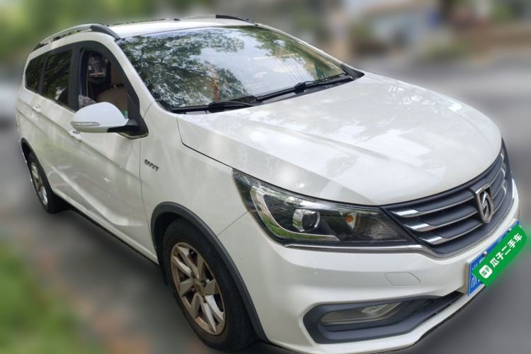 Used Baojun 310W 2017 1.5L Manual Fashion Model China V Front Right 45 Deg