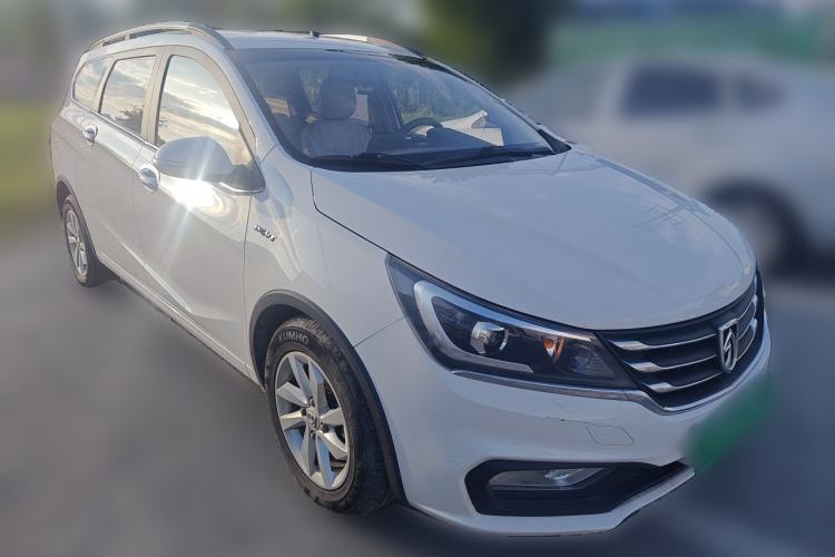 Used Baojun 310W 2017 1.5L Manual Fashion Model China V Front Right 45 Deg