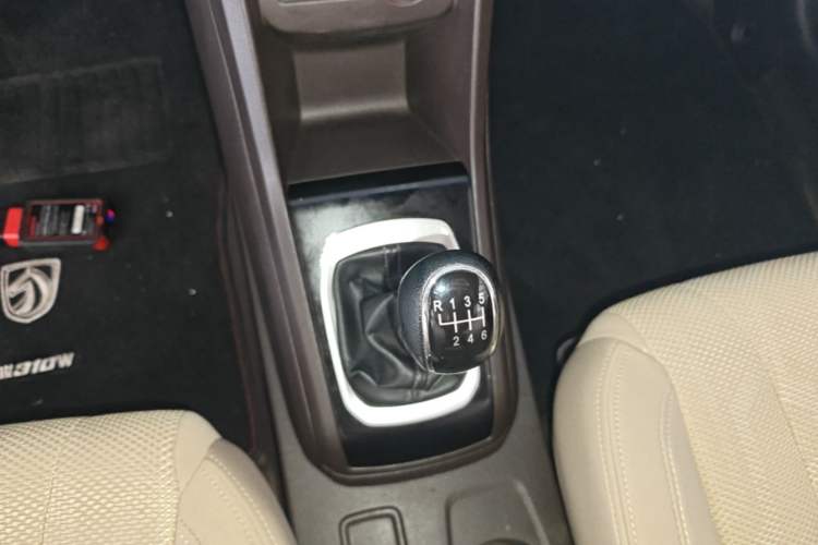 Used Baojun 310W 2017 1.5L Manual Comfort Version China V Gear Lever