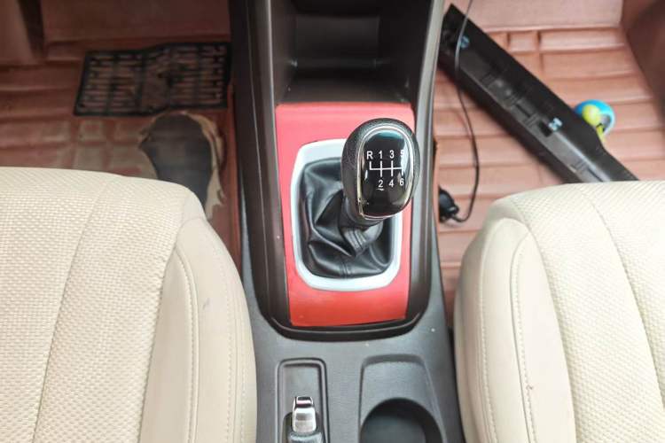 Used Baojun 310W 2017 1.5L Manual Comfort Version China V Gear Lever