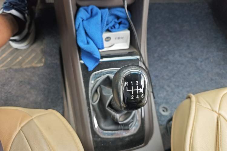 Used Baojun 310W 2017 1.5L Manual Luxury Version China VI Gear Lever