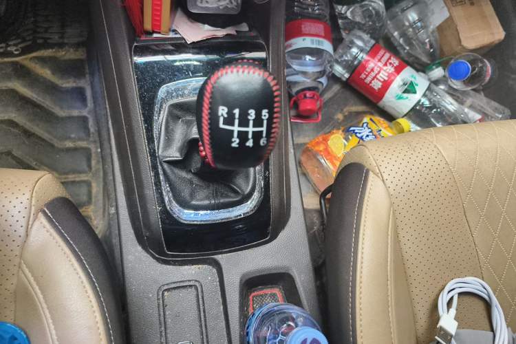 Used Baojun 310W 2017 1.5L Manual Fashion Model China V Gear Lever