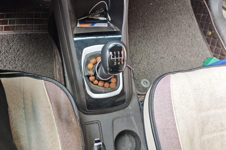 Used Baojun 310W 2017 1.5L Manual Comfort Version China V Gear Lever