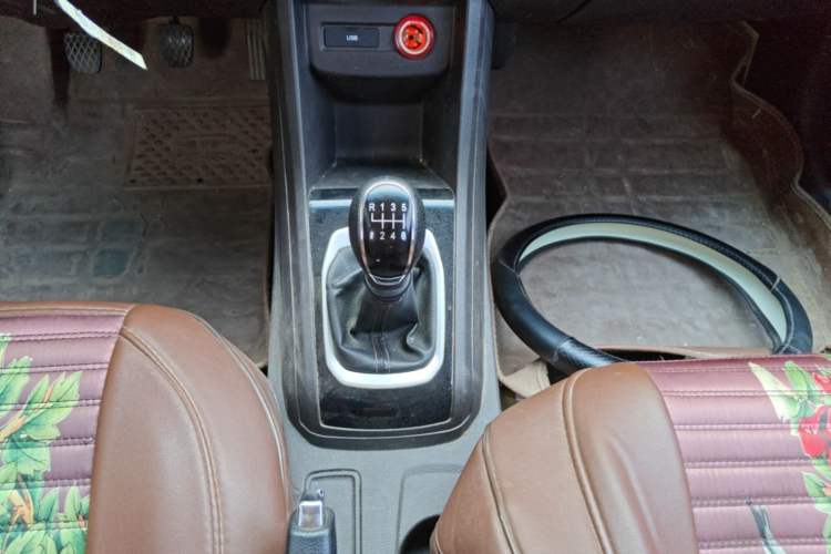 Used Baojun 310W 2017 1.5L Manual Comfort Version China V Gear Lever
