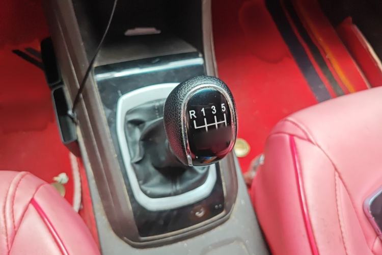 Used Baojun 310W 2017 1.5L Manual Comfort Version China V Gear Lever