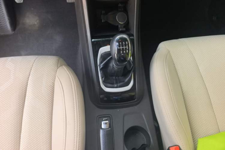Used Baojun 310W 2017 1.5L Manual Comfort Version China V Gear Lever