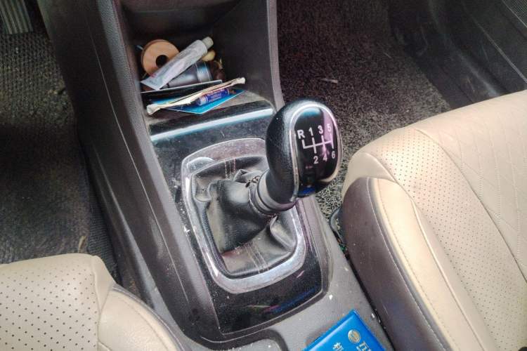 Used Baojun 310W 2017 1.5L Manual Fashion Model China V Gear Lever