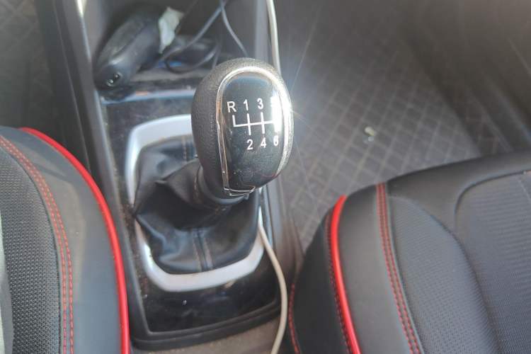 Used Baojun 310W 2017 1.5L Manual Comfort Version China V Gear Lever