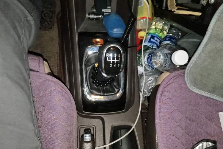 Used Baojun 310W 2017 1.5L Manual Fashion Model China V Gear Lever