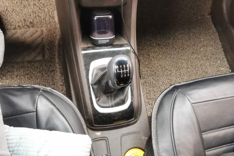 Used Baojun 310W 2017 1.5L Manual Comfort Version China V Gear Lever