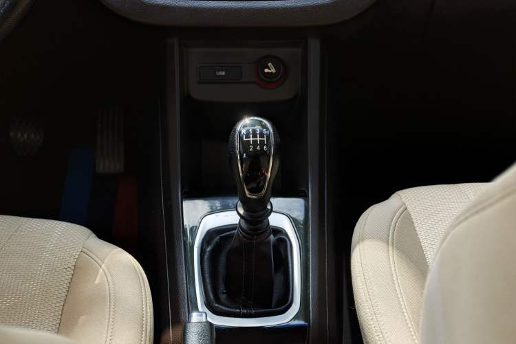 Used Baojun 310W 2017 1.5L Manual Comfort Version China V Gear Lever
