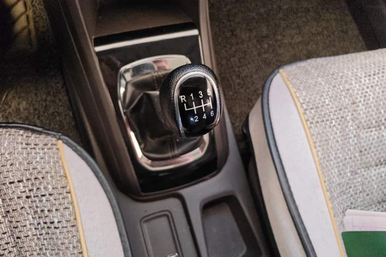 Used Baojun 310W 2017 1.5L Manual Fashion Edition China VI Gear Lever