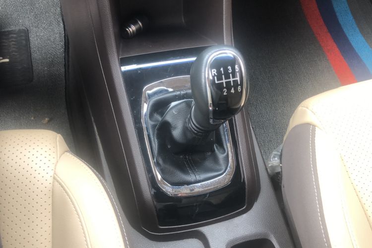 Used Baojun 310W 2017 1.5L Manual Luxury Edition China V Gear Lever