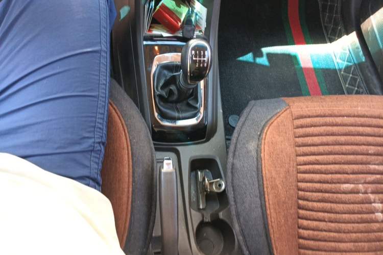 Used Baojun 310W 2017 1.5L Manual Fashion Model China V Gear Lever