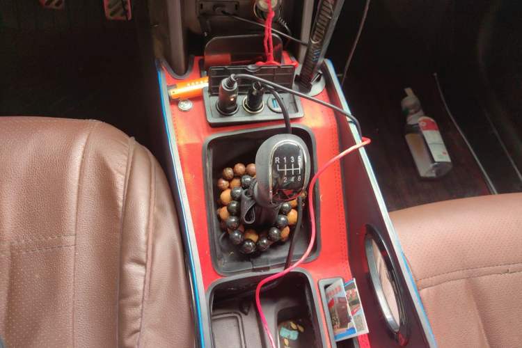 Used Baojun 310W 2017 1.5L Manual Fashion Model China V Gear Lever