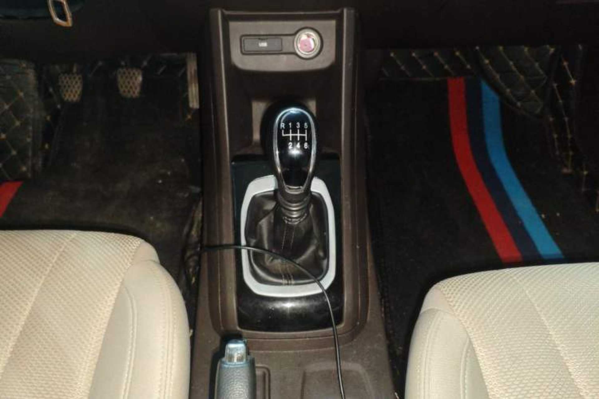 Used Baojun 310W 2017 1.5L Manual Comfort Version China VI Emission Standard Gear Lever