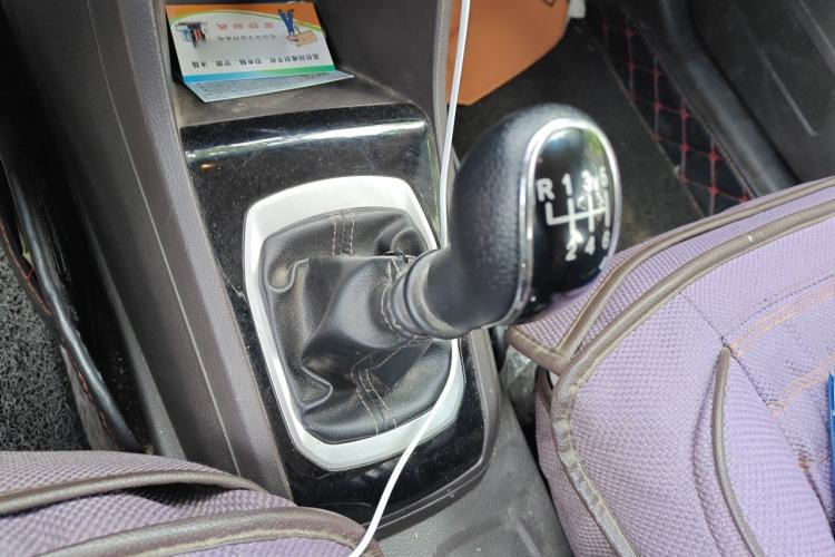 Used Baojun 310W 2017 1.5L Manual Comfort Version China VI Emission Standard Gear Lever