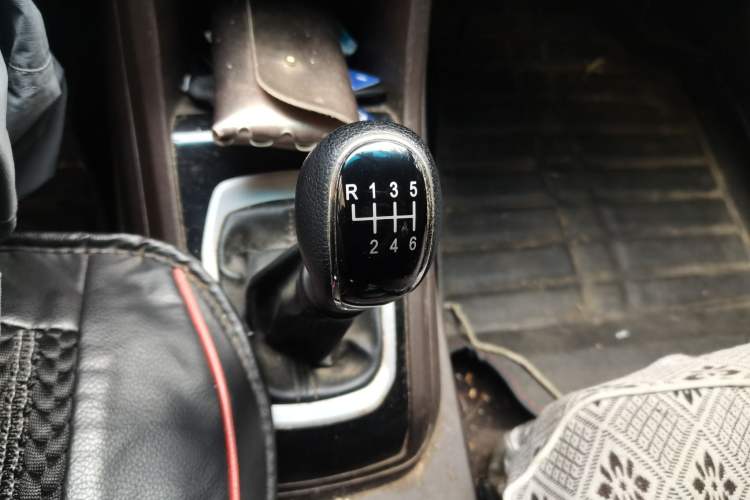 Used Baojun 310W 2017 1.5L Manual Comfort Version China V Gear Lever