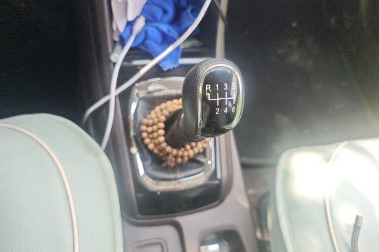 Used Baojun 310W 2017 1.5L Manual Fashion Model China V Gear Lever