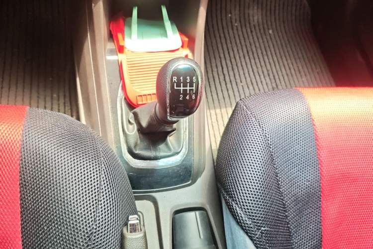 Used Baojun 310W 2017 1.5L Manual Fashion Model China V Gear Lever