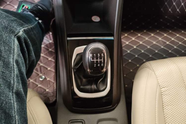 Used Baojun 310W 2017 1.5L Manual Comfort Version China V Gear Lever