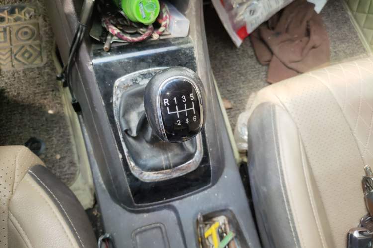 Used Baojun 310W 2017 1.5L Manual Luxury Version China VI Gear Lever
