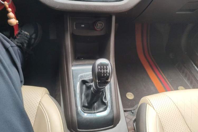 Used Baojun 310W 2017 1.5L Manual Fashion Edition China VI Gear Lever