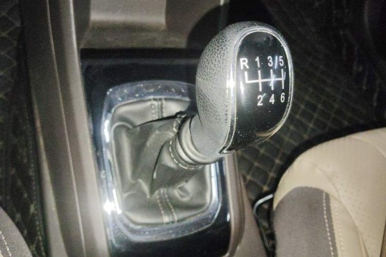 Used Baojun 310W 2017 1.5L Manual Fashion Edition China VI Gear Lever