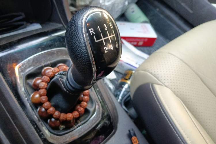 Used Baojun 310W 2017 1.5L Manual Fashion Model China V Gear Lever