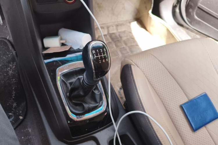 Used Baojun 310W 2017 1.5L Manual Fashion Model China V Gear Lever