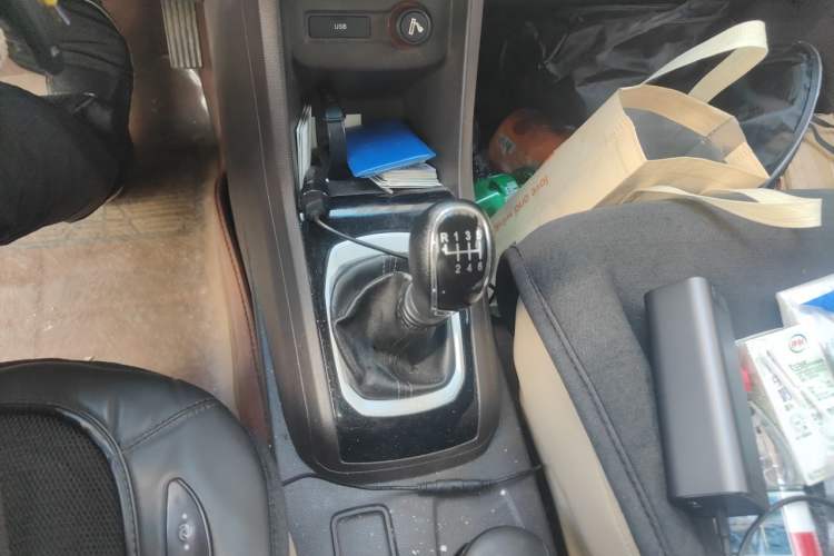 Used Baojun 310W 2017 1.5L Manual Comfort Version China V Gear Lever